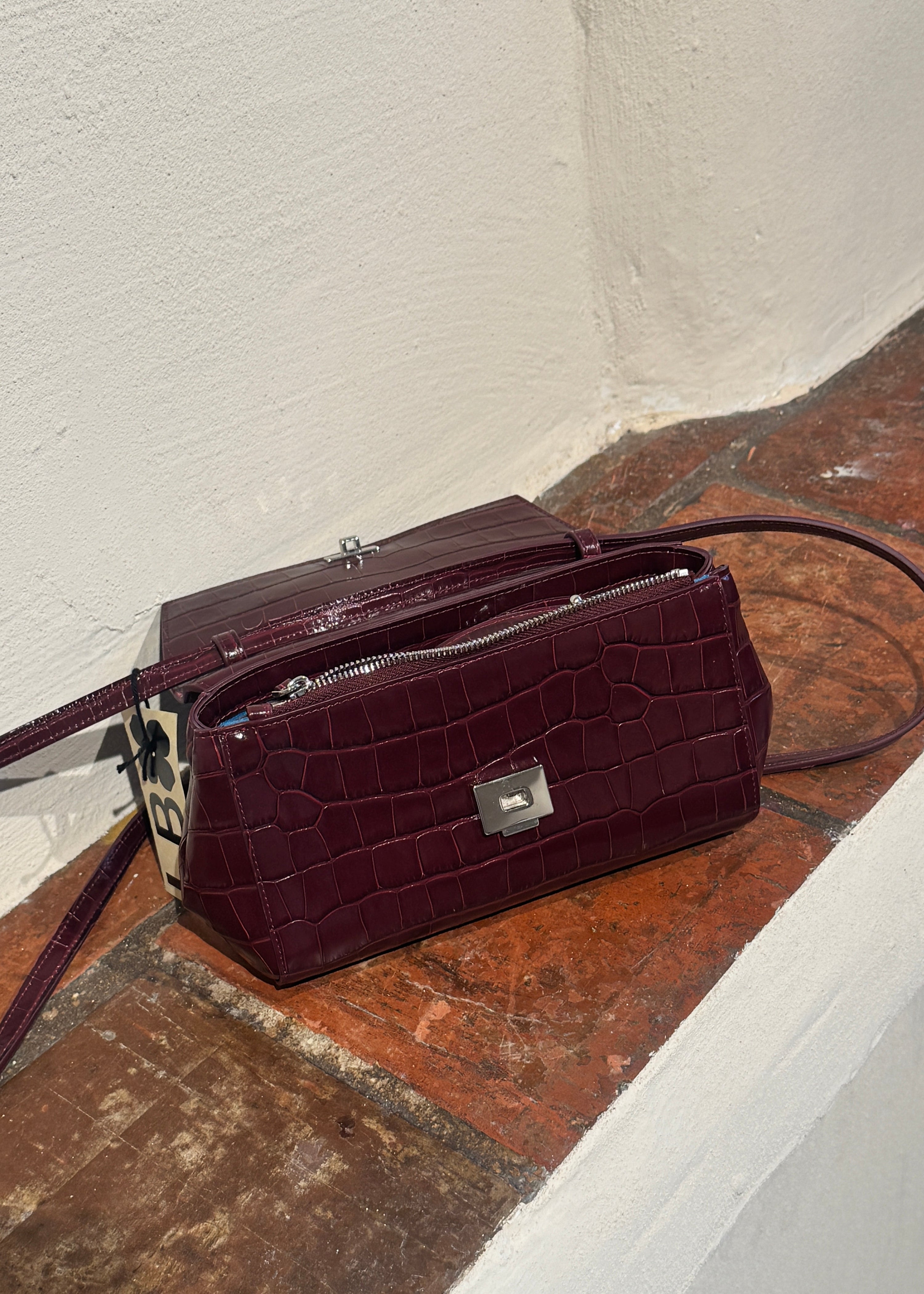 Kaai Ikon clutch